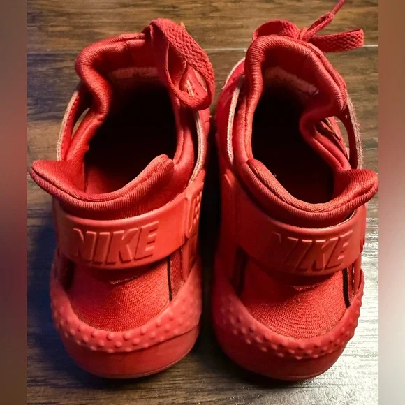 Nike Huarache Run Kids Red Sneakers Youth 4Y Triple Red Like New - Picture 8 of 10